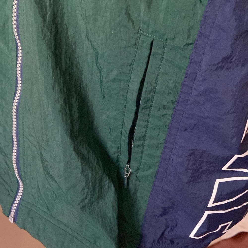 Vintage Nike Unisex Green and Navy Blue Windbreaker - Picture 6 of 6